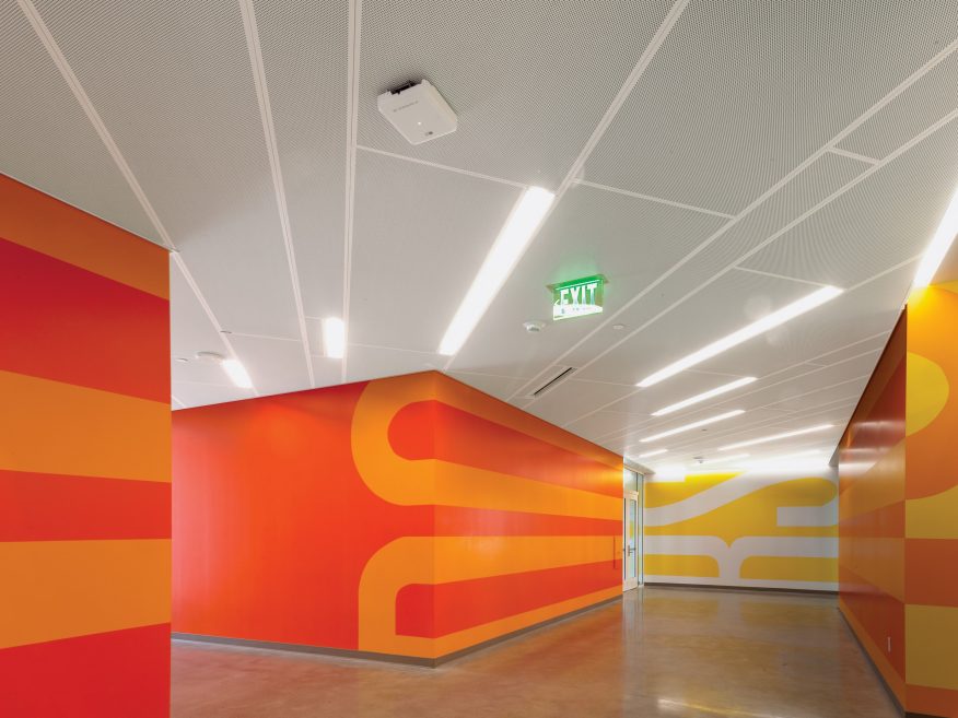 USG Ceilings Plus® Design Solutions-Illusions® | Finish: Blanco Mat®, Architect: Gensler, Photo: ©Valdimir Paperny