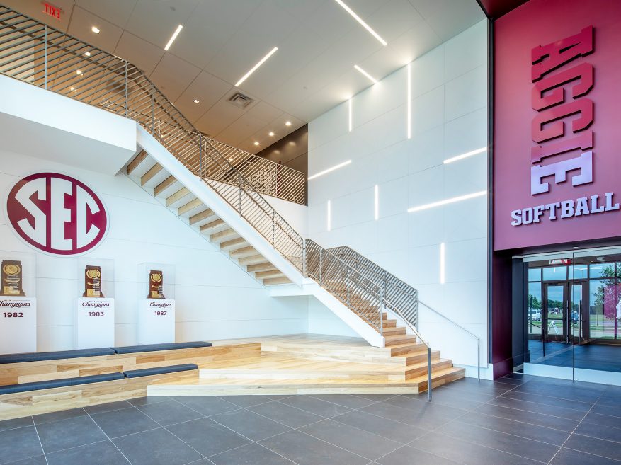 USG Ceilings Plus® Wallforms™ | Finish: Blanco Mat®, Architect: Gensler, Photo: ©Christy Radecic